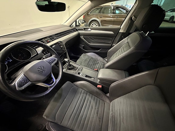 Volkswagen Passat 10 of 25