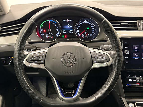 Volkswagen Passat 15 of 25