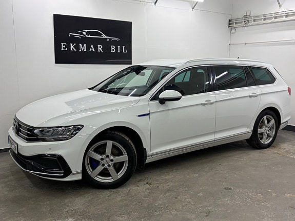 Volkswagen Passat 2 of 5