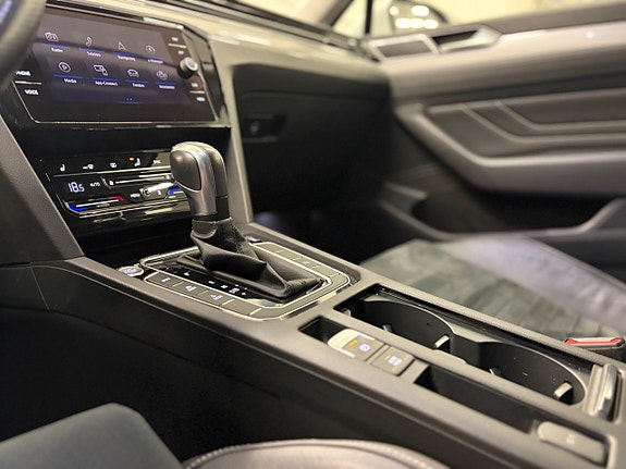 Volkswagen Passat 17 of 25