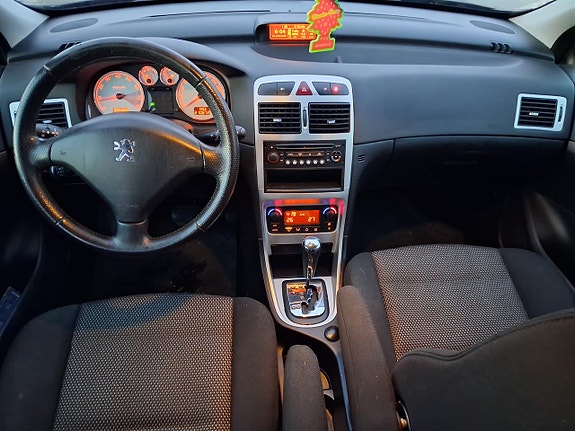Peugeot 307 SW 12 of 14