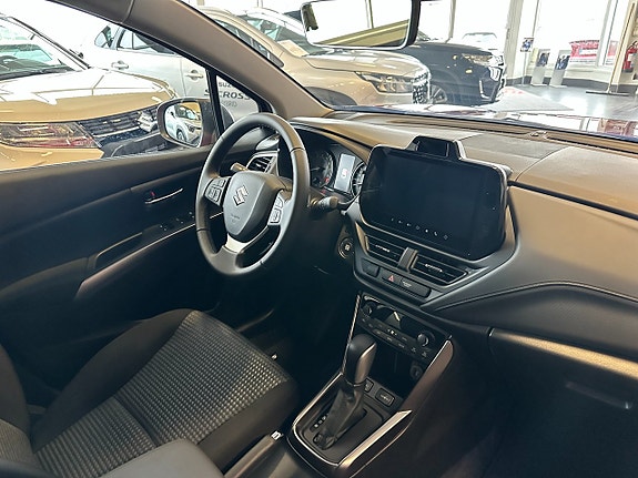 Suzuki S-Cross 13 of 16