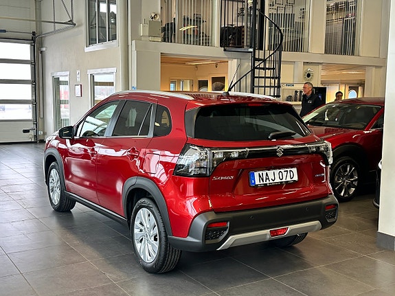 Suzuki S-Cross 3 of 5