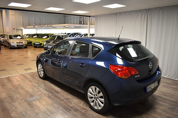 Opel Astra 4 of 5