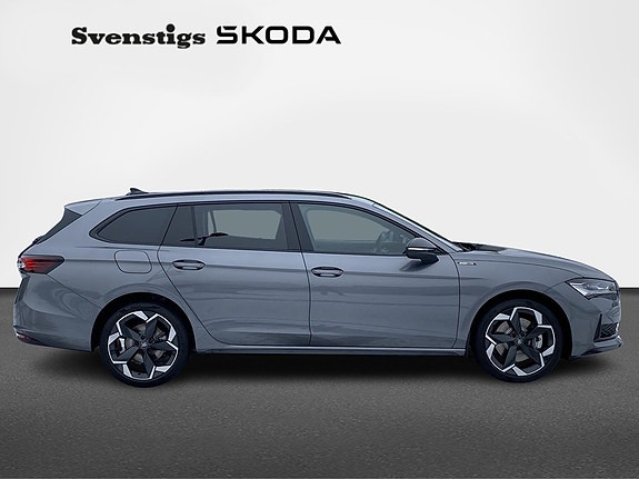 Skoda Superb 3 of 5
