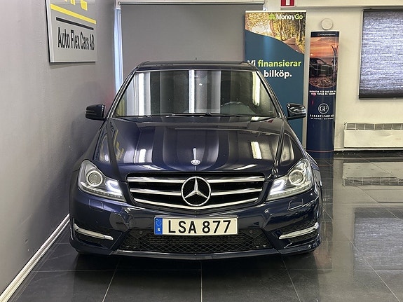 Mercedes-Benz C180 3 of 5
