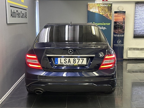 Mercedes-Benz C180 4 of 5