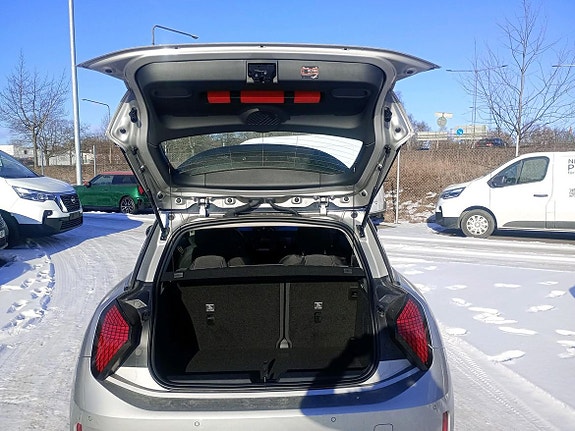 MINI Cooper SE 10 of 16