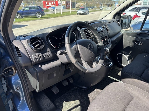 Opel Vivaro 11 of 13