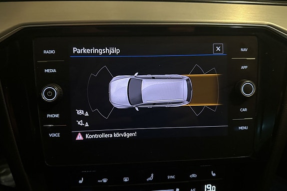 Volkswagen Passat 15 of 17