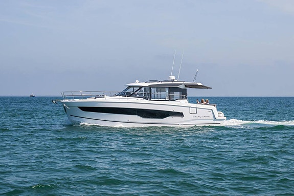 Jeanneau Merry Fisher 1295 Coupe, 3x Yamaha F300 + Joystick 2 of 12