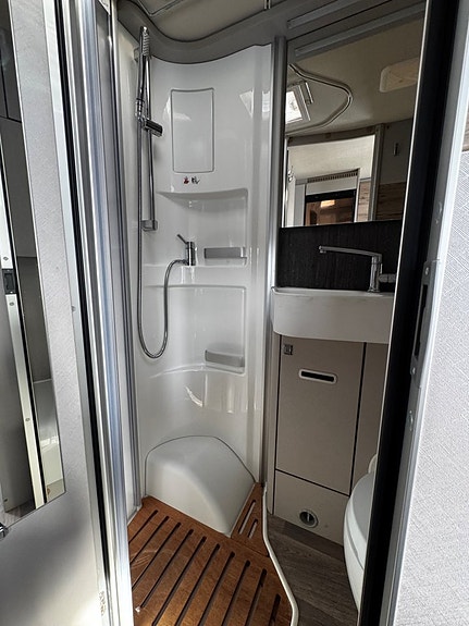 Hymer Exsis I 580 Backkamera/Stort garage/steglös automatlåda 11 of 20