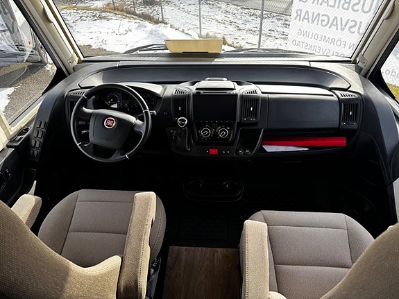 Hymer Exsis I 580 Backkamera/Stort garage/steglös automatlåda 3 of 20