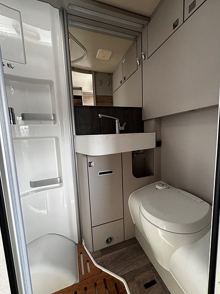 Hymer Exsis I 580 Backkamera/Stort garage/steglös automatlåda 12 of 20