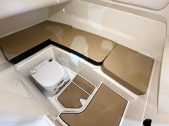 Sea Ray SDX 230 -2026 | Mercruiser 350hk V8 DTS 10 of 12