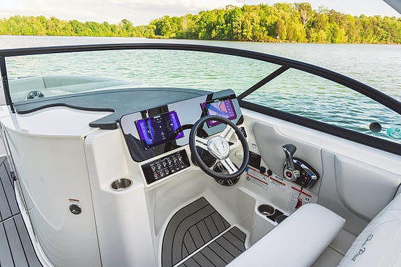 Sea Ray SDX 230 -2026 | Mercruiser 350hk V8 DTS 7 of 12