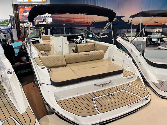 Sea Ray SDX 230 -2026 | Mercruiser 350hk V8 DTS 3 of 5