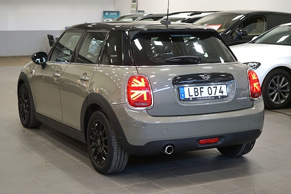 MINI Cooper 4 of 5