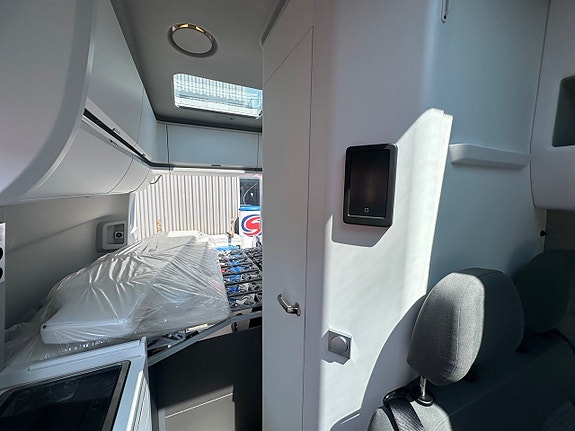 Volkswagen Grand California 600 Campervan Husbil uthyres 8 of 13