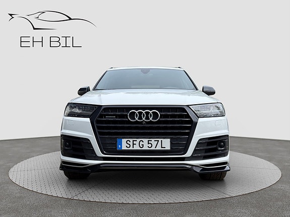 Audi Q7 2 of 5