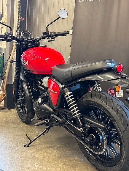 BSA Bantam 350 -26 Barrel black/Victor Yellow/Firecracker Red 4 of 7