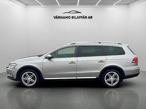 Volkswagen Passat Alltrack 2 of 5