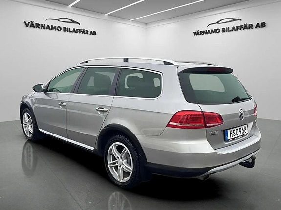 Volkswagen Passat Alltrack 3 of 5