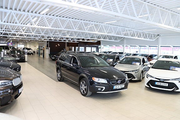 Volvo XC70 3 of 5