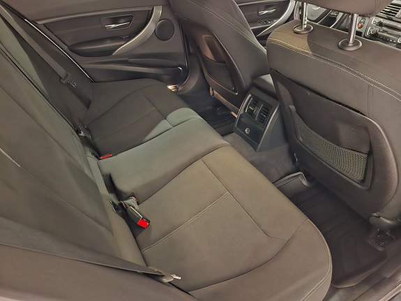 BMW 320 13 of 14