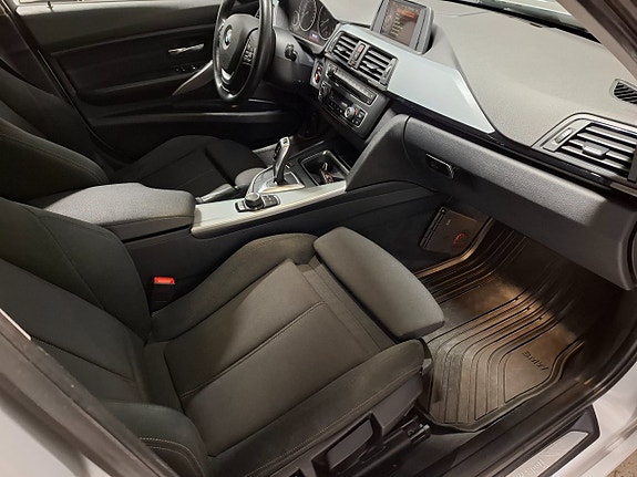 BMW 320 11 of 14