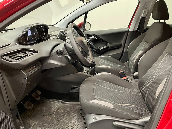 Peugeot 208 17 of 23