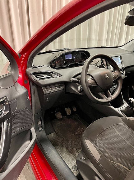 Peugeot 208 7 of 23