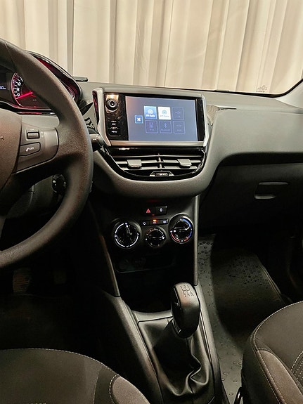 Peugeot 208 12 of 23