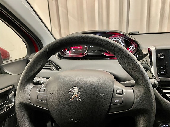 Peugeot 208 8 of 23