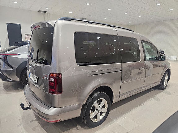 Volkswagen Caddy Maxi 6 of 9