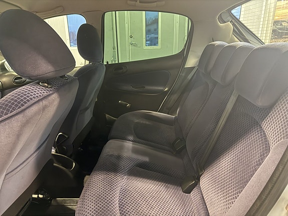Peugeot 206 8 of 11