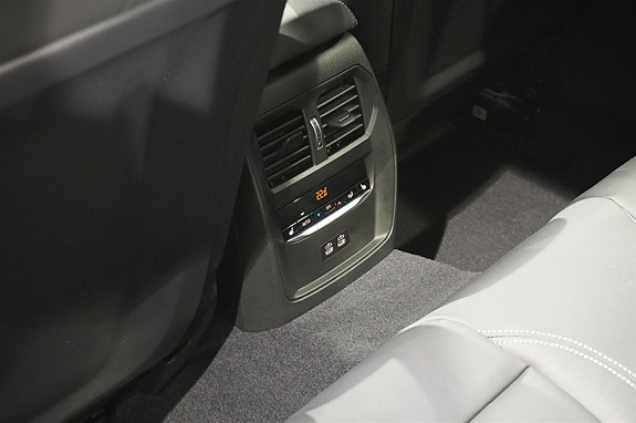 BMW i4 15 of 18