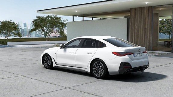 BMW i4 2 of 13