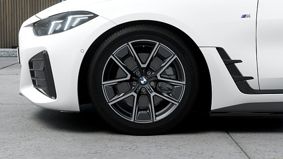 BMW i4 7 of 13