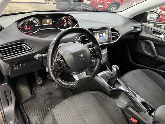 Peugeot 308 8 of 21
