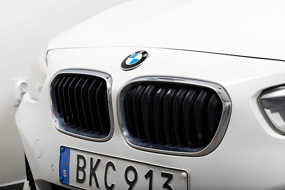 BMW 118i 4 of 5