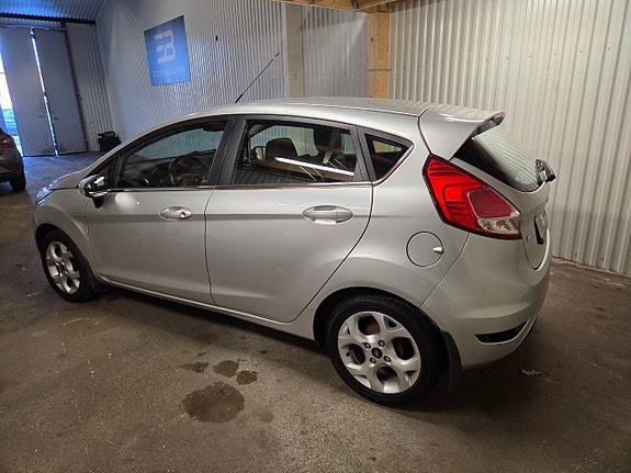 Ford Fiesta 2 of 5