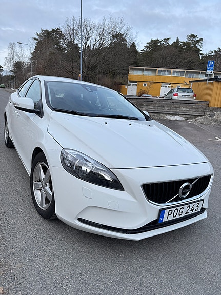 Volvo V40 2 of 6