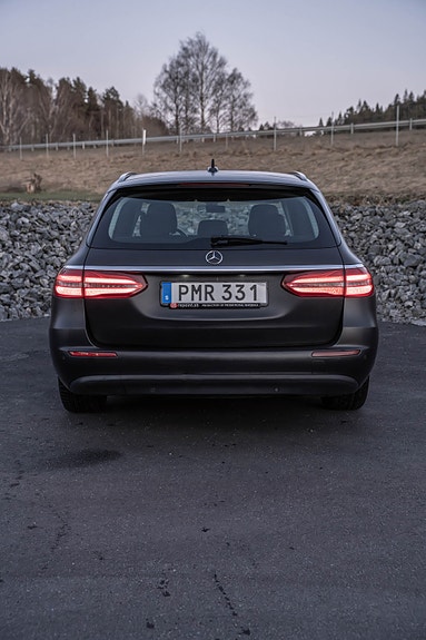 Mercedes-Benz E220 6 of 9