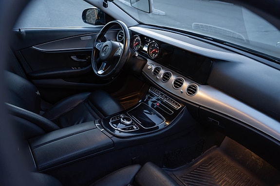Mercedes-Benz E220 4 of 9