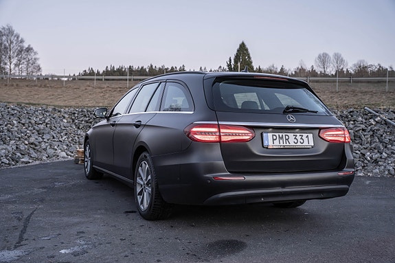 Mercedes-Benz E220 3 of 9