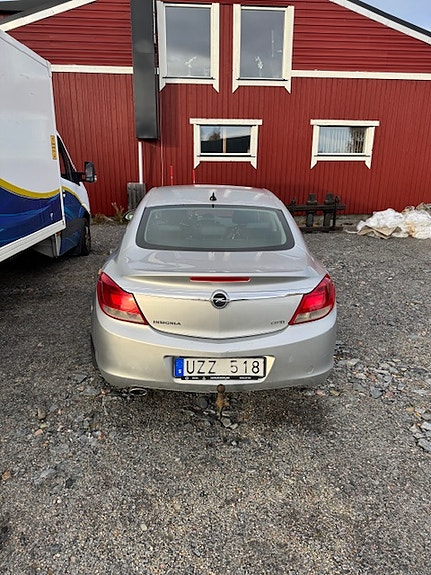 Opel Insignia 2 of 3