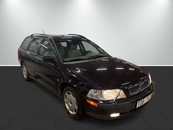 Volvo V40 4 of 5