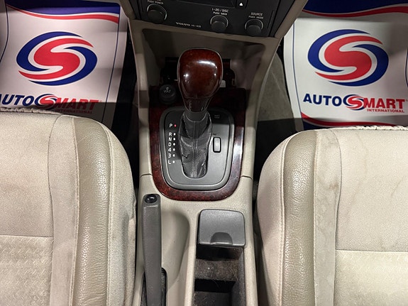Volvo V40 12 of 16