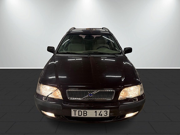 Volvo V40 3 of 5